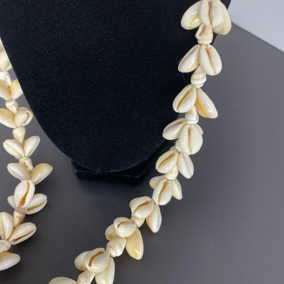 LONG UNIQUE CLUSTERED SHELL NECKLACE STATEMENT PIECE - Picture 5 of 7